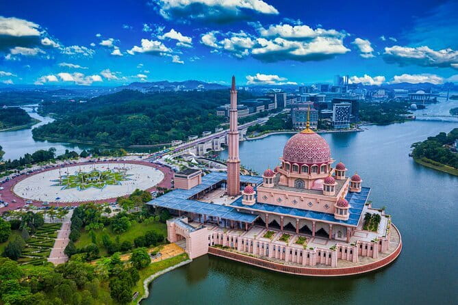 Putrajaya Tour From Kuala Lumpur Includes Batu Caves - Two Very Different Sides of Greater Kuala Lumpur