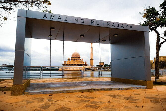 Putrajaya Tour From Kuala Lumpur Includes Batu Caves - Batu Caves and the 140-Foot Murugan Statue