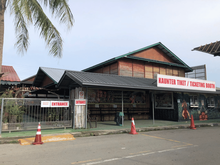 Sabah : Koisaan Cultural Village - Eleven Kadazandusun houses in one village