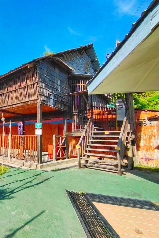 Sabah : Koisaan Cultural Village - Magagung music and the Sumazau demonstration
