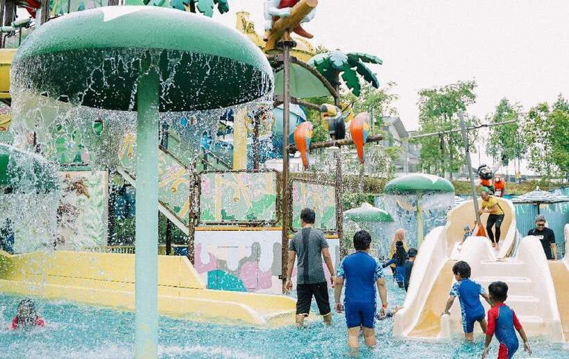 Selangor: SplashMania at Gamuda Cove - Slides for a moderate rush