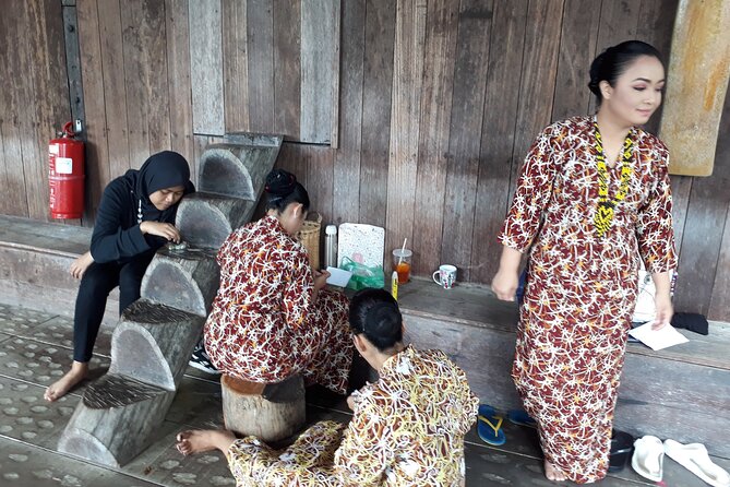 Semenggoh Orangutan Center & Sarawak Cultural Village - What the Transport and Group Size Mean