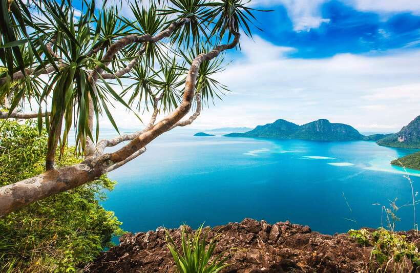 Semporna: Bohey 3 Islands Hike, Snorkel/Dive Tour with Lunch - Mantabuan, coral, and the first water stop