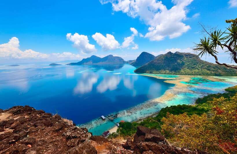 Semporna: Bohey 3 Islands Hike, Snorkel/Dive Tour with Lunch - The uphill reward at Bohey Dulang