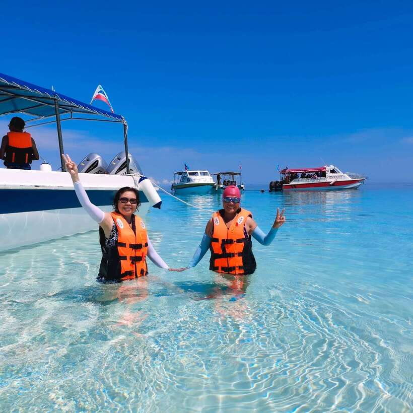 Semporna: Explore 3 Islands Tour Snorkel or Dive & Lunch - The speedboat is part of the experience