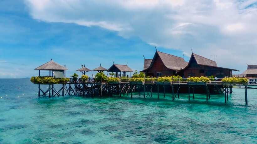Semporna: Mabul and Kapalai Trip in Snorkel or Dive & Lunch - A 15-minute speedboat ride to Kapalai
