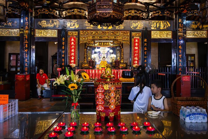 Small Group Melaka Flavours Food and Culture Tour - Peranakan homes along Heeren Street