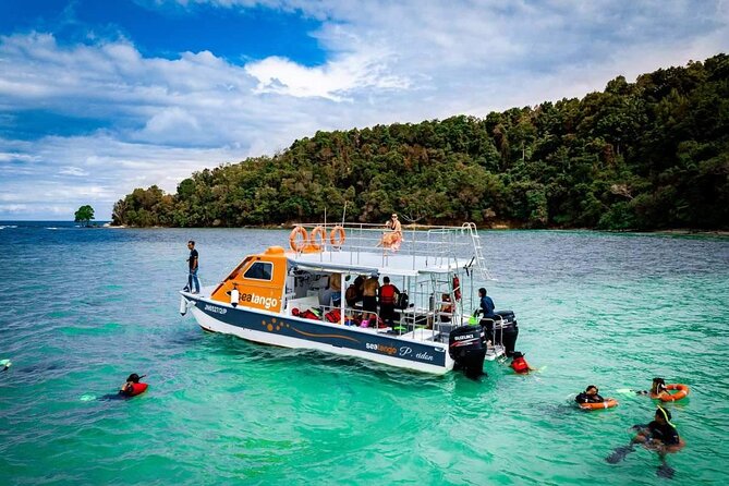 Tunku Abdul Rahman Park 2 Islands Hopping Tour from Kota Kinabalu - Lunch on the island