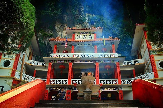 Wildlife & Wonders: Orang Utan Island + Perak Cave Temple Tour - Perak’s limestone temple and 40-foot Buddha